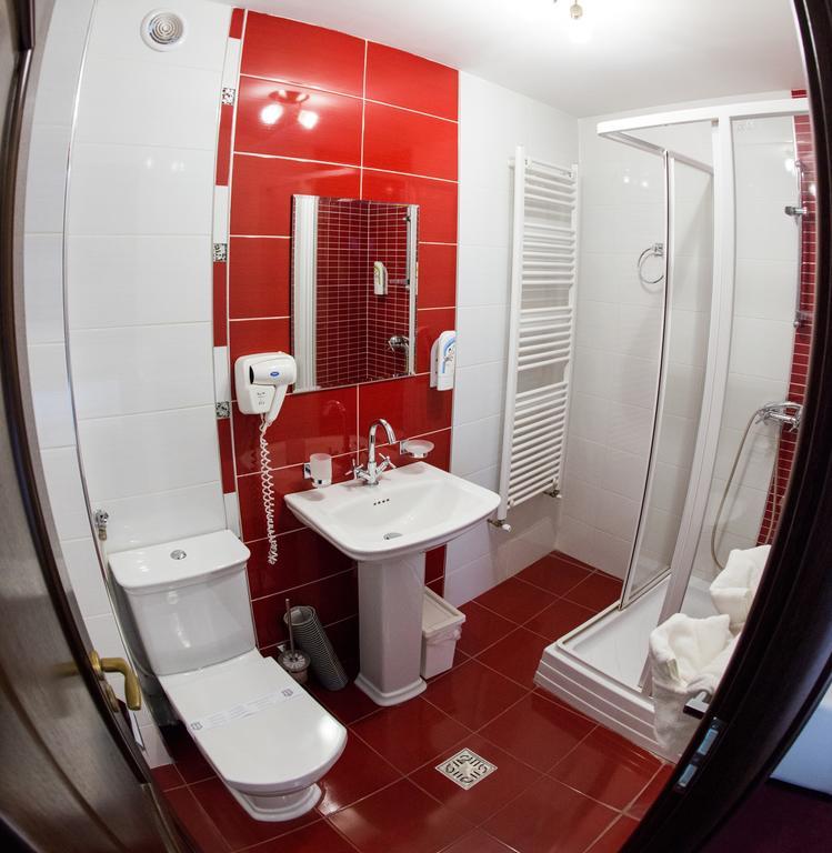 Hotel La Strada Ploieşti Kamer foto