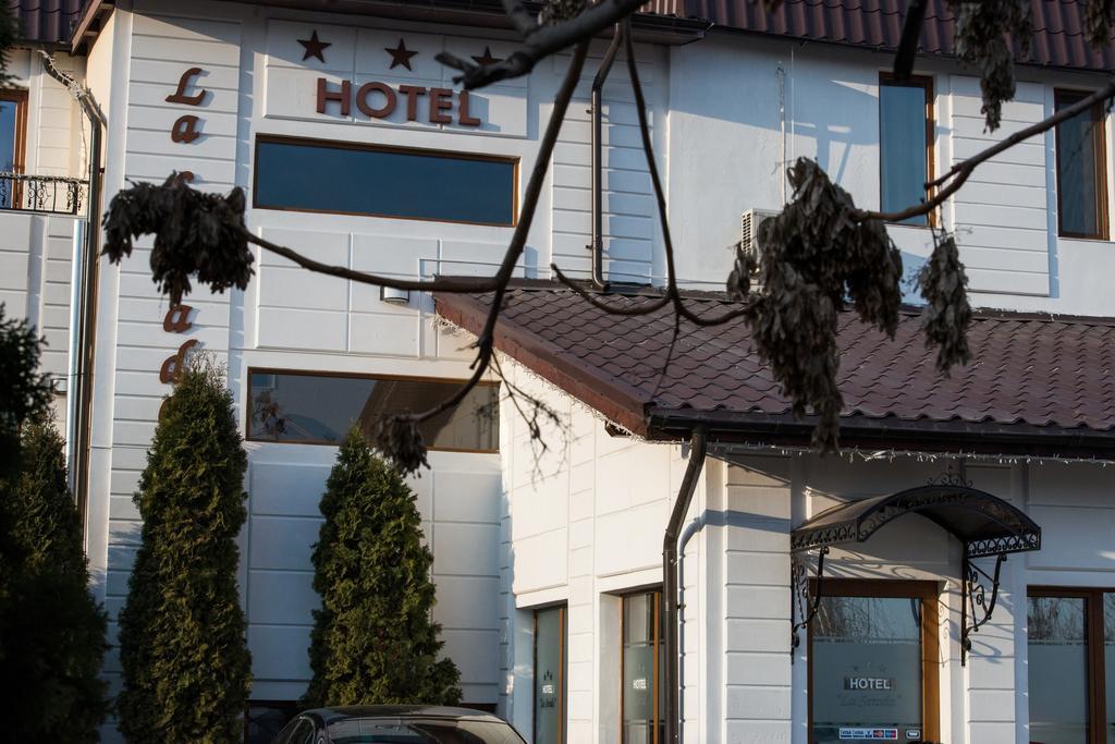 Hotel La Strada Ploieşti Buitenkant foto