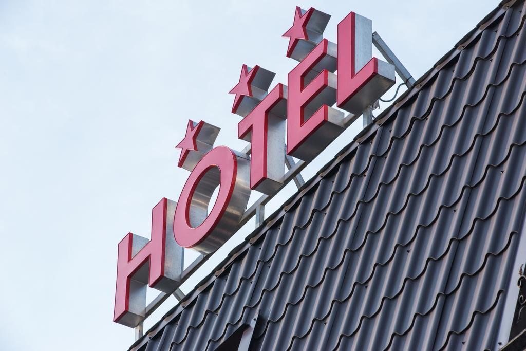 Hotel La Strada Ploieşti Buitenkant foto
