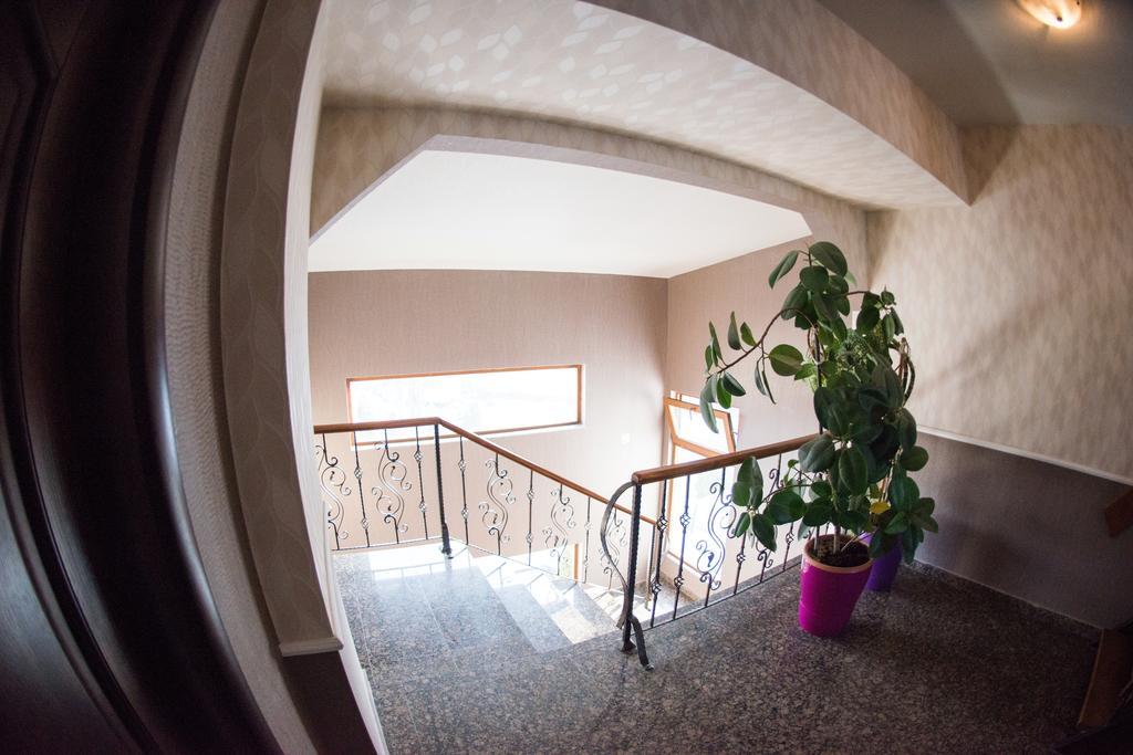 Hotel La Strada Ploieşti Buitenkant foto