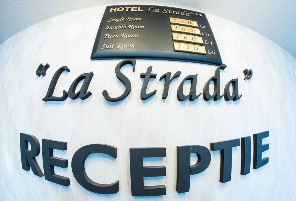 Hotel La Strada Ploieşti Buitenkant foto