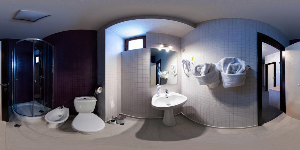 Hotel La Strada Ploieşti Kamer foto