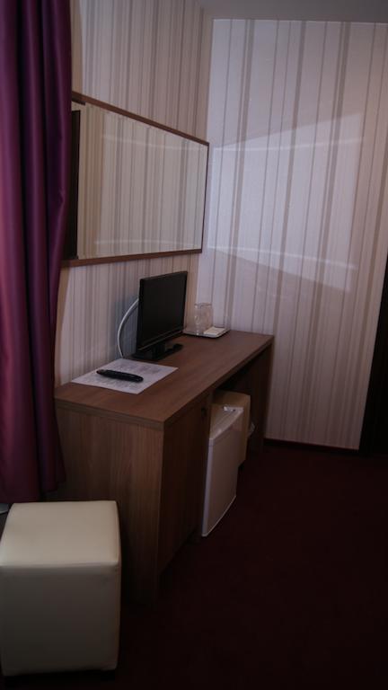 Hotel La Strada Ploieşti Kamer foto