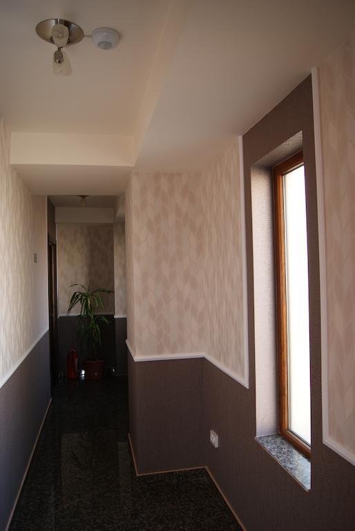 Hotel La Strada Ploieşti Buitenkant foto