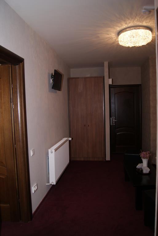Hotel La Strada Ploieşti Kamer foto