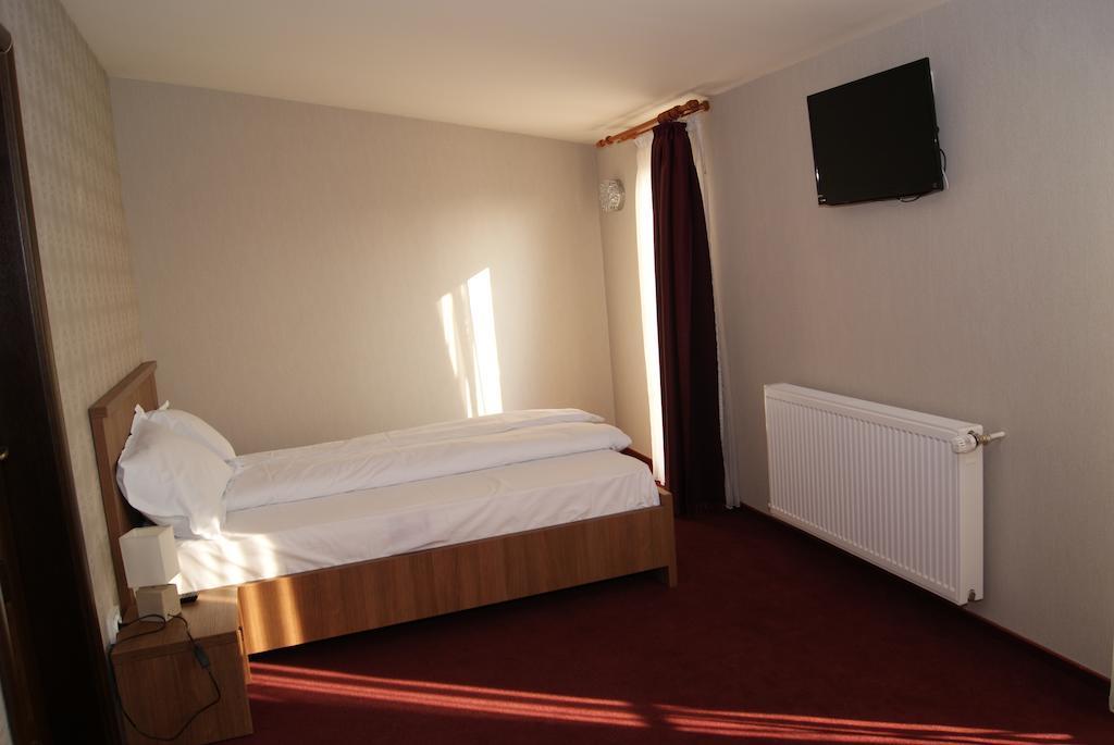 Hotel La Strada Ploieşti Kamer foto