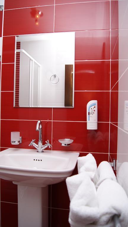 Hotel La Strada Ploieşti Kamer foto