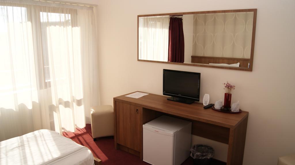 Hotel La Strada Ploieşti Kamer foto