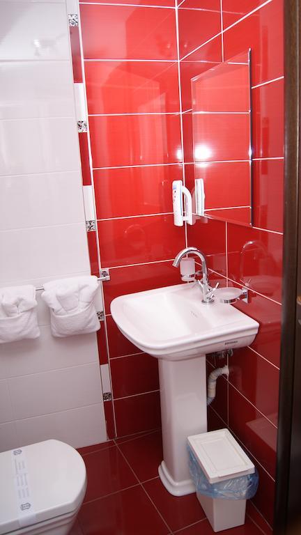 Hotel La Strada Ploieşti Kamer foto